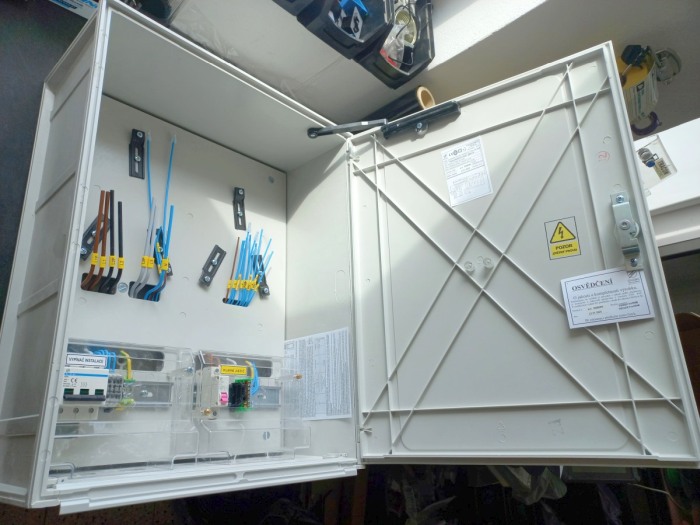 Elektroměrový rozvaděč DCK ER212/NKP7P/63-QM+FV 1x dvousazba, s vypínačem 63A + FV + PILÍŘ *555000128
