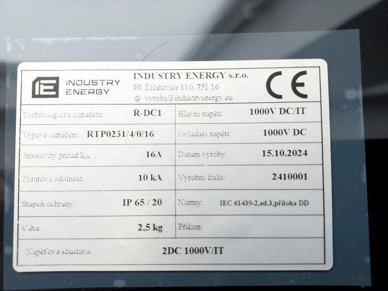 Kompletní DC nástěnnou rozvodnici Industry Energy RFVE-DC1-1-T12 1 string s průhledným víkem využijete při zařizování fotovoltaické elektrárny. Je určena pro maximální napětí 1 000 V, nabízí pozice pro 8 modulů a stupeň ochrany IP65.