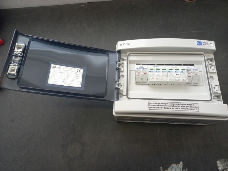 Kompletní DC nástěnná rozvodnice pro FVE Industry Energy R-DC2 pro 2 stringy IP65