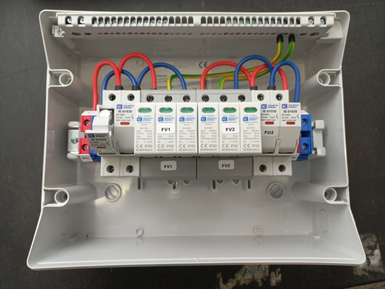 Kompletní DC nástěnná rozvodnice pro FVE Industry Energy R-DC2 pro 2 stringy IP65