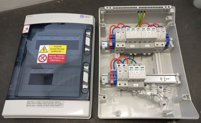 Kompletní DC nástěnná rozvodnice pro FVE Industry Energy R-DC3 pro 3 stringy IP65
