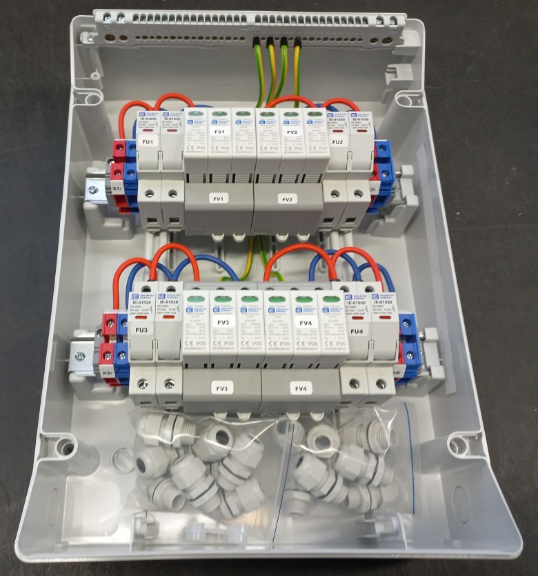 Kompletní DC nástěnná rozvodnice pro FVE Industry Energy R-DC4 pro 4 stringy IP65
