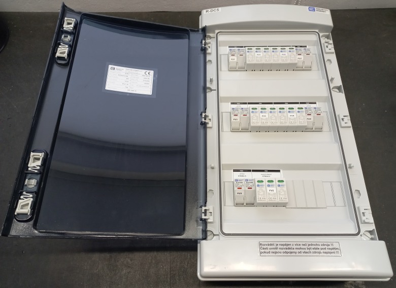 Kompletní DC nástěnná rozvodnice pro FVE Industry Energy R-DC5 pro 5 stringů IP65