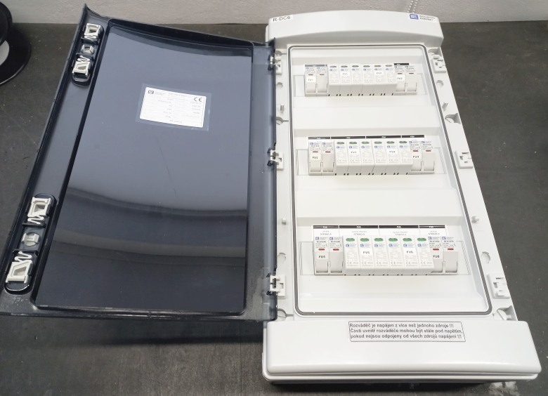 Kompletní DC nástěnná rozvodnice pro FVE Industry Energy R-DC6 pro 6 stringů IP65