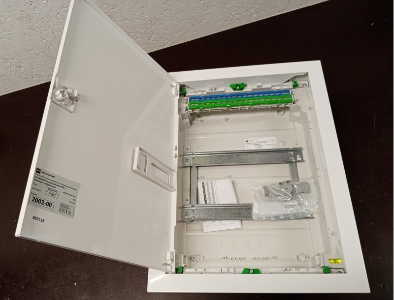 Rozvaděč pod omítku SEZ C-BOX MSF 28 s kovovými dvířky, IP30, 24+4 modulů, 478x358x94mm
