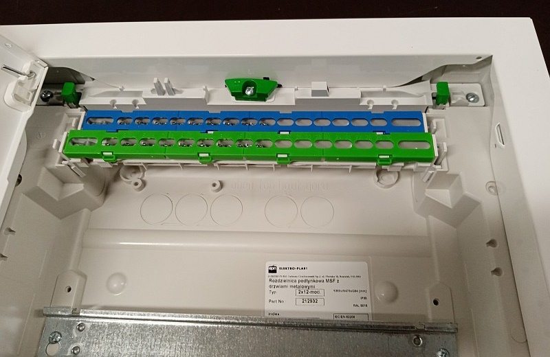 Rozvaděč pod omítku SEZ C-BOX MSF 28 s kovovými dvířky, IP30, 24+4 modulů, 478x358x94mm