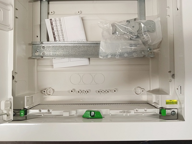 Rozvaděč pod omítku SEZ C-BOX MSF 28 s kovovými dvířky, IP30, 24+4 modulů, 478x358x94mm