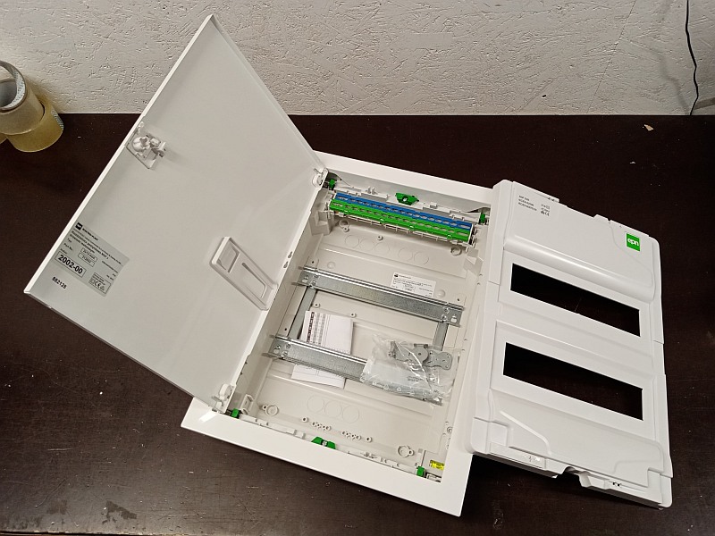 Rozvaděč pod omítku SEZ C-BOX MSF 28 s kovovými dvířky, IP30, 24+4 modulů, 478x358x94mm