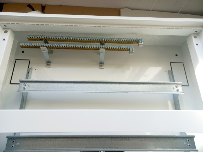 Noark 109816 EMFS4 96W Velkoobsahová rozvodnice, montáž na omítku