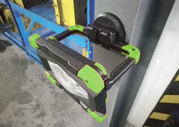 STLFL10W - použití reflektoru s magnetickým držákem