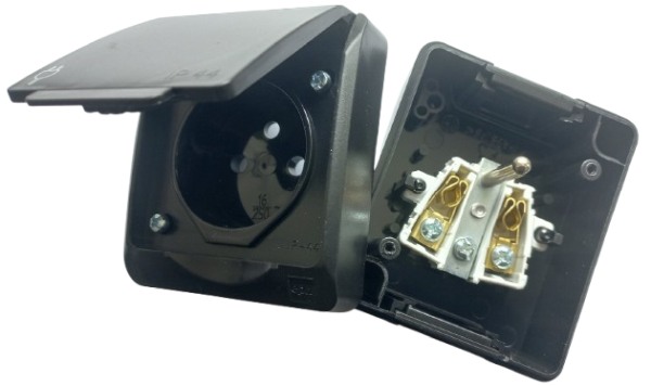 Famatel 5321-09 GALATEA IP44 Zásuvka černá