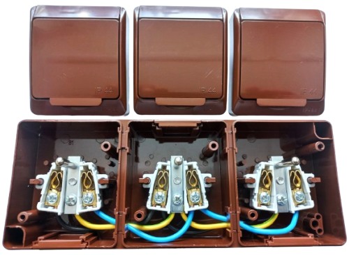 Famatel 5323-06 GALATEA IP44 Zásuvka 3-násobná vodorovná (hnědá) - zapojení