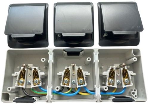 Famatel 5323-07 Galatea IP44 Zásuvka 3x 2P+PE, 3-násobná vodorovná (antracit) - zapojení