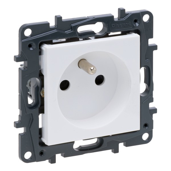 LEGRAND 863133 Niloé STEP Zásuvka 2P+T clonky bílá