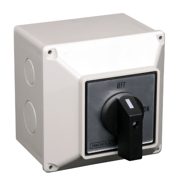 Krabicový bezpečnostní vypínač Tracon TS-32/3T 400V, 50Hz, 32A, 3P, 7,5kW, 64×64mm, IP44