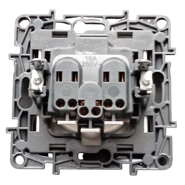 LEGRAND 863133 Niloé STEP Zásuvka 2P+T clonky bílá