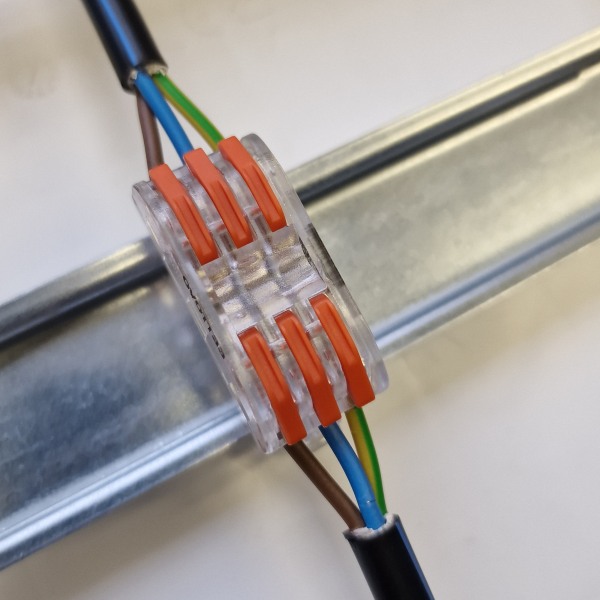 Tracon OVOTT33 Krabicová svorka spojka s páčkou pružinová průsvitná 0,5-4mm2, 32A, 400VAC 3P