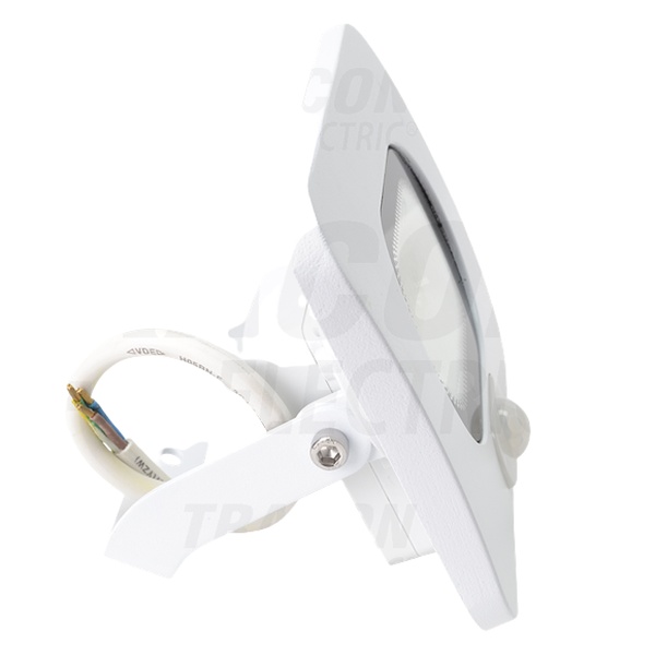 Tracon RSMDLFM30 SMD reflektor, bílý se snímačem pohybu 30W, 4000K, IP65, 220-240V AC, 2700lm,110°, 3-10m, EEI=F