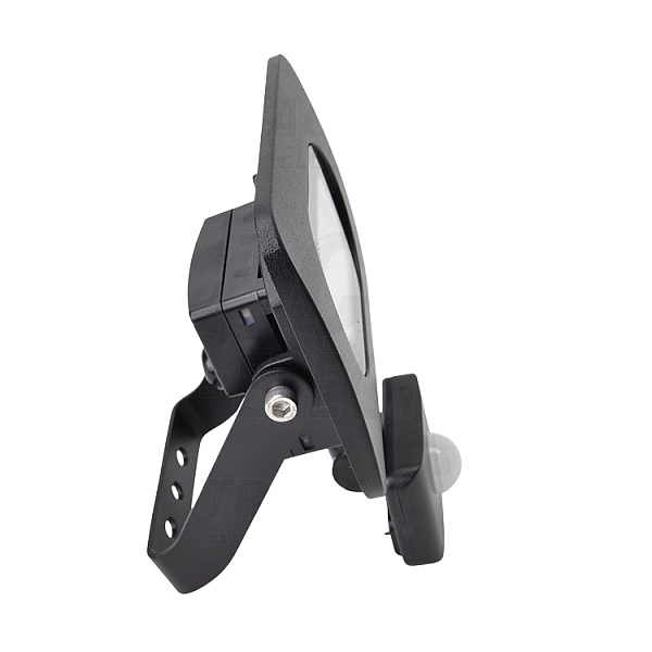 Tracon RSMDLM10H SMD reflektor se snímačem pohybu, s nastav.citlivostí,černý 220-240V,10W,4000K,IP65, 800lm,120°, 10s-7min, 3-10m, EEI=G
