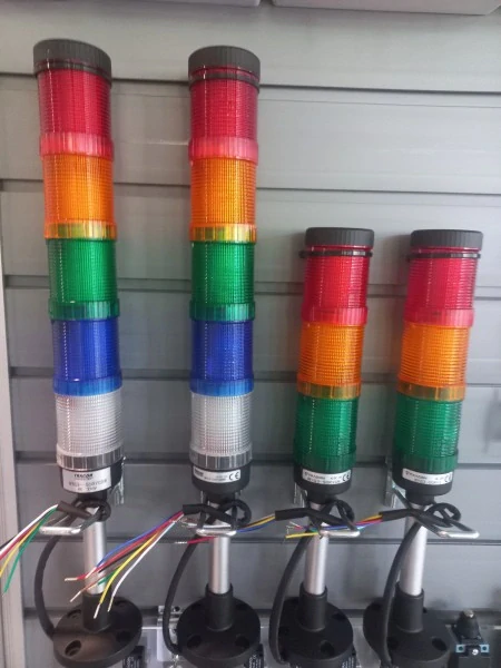 Tracon NYG3-50RYGBW Světelný sloupový signalizátor svislý podstavec (bez akust.sig.) AC230V, 5 R,Y,G,B,W, IP65