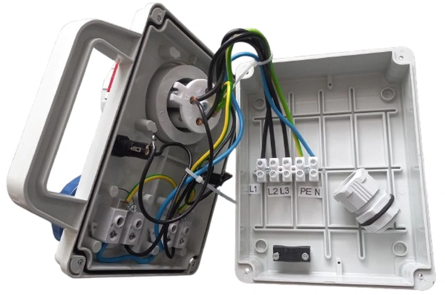 Minizásuvková kombinace Praktik-IP67, 1x3243, 2x230V s držákem