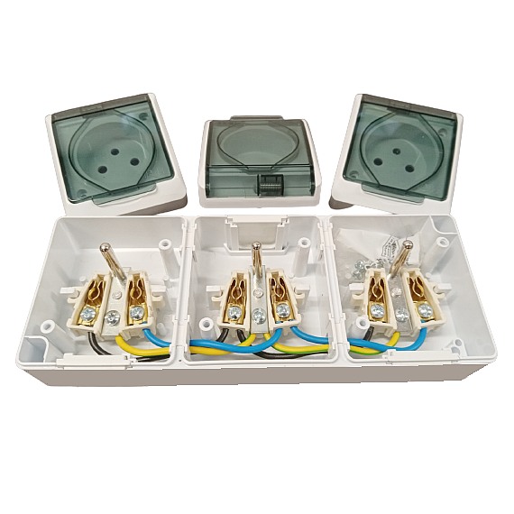 Famatel 5323-01 GALATEA IP44 Zásuvka 3-násobná vodorovná (bílá / průhledné víčko)