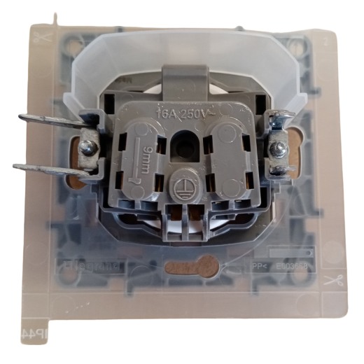 Legrand Niloé zásuvka IP44 bílá 764537
