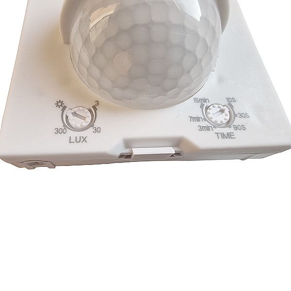 Tracon TMB-016 Infračervený snímač pohybu,se zvýšeným krytím, bílý 230V, 50 Hz, 180°, 1-12 m, 10 s-7 min, 3-2000lux, IP44