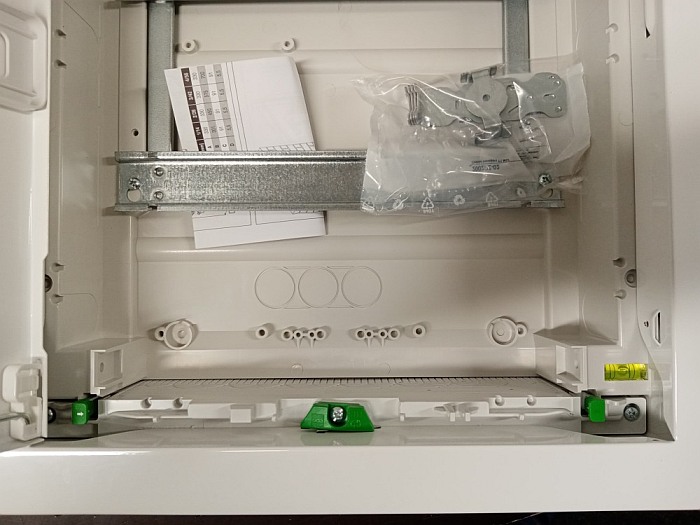 Rozvaděč pod omítku SEZ C-BOX MSF 28 s kovovými dvířky, IP30, 24+4 modulů, 478x358x94mm