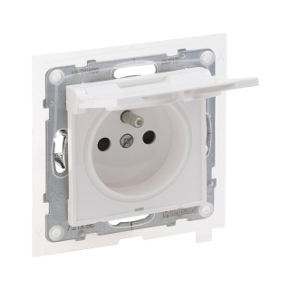 LEGRAND 721186 SUNO zásuvka 2p+T s dětskou ochranou, klapka IP44, bílá