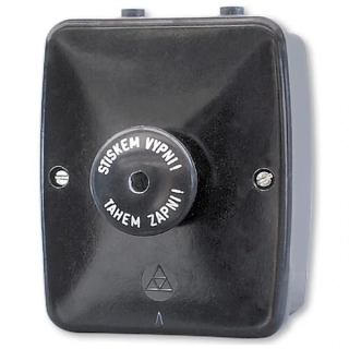 ABB 35303-71 Spínač trojpólový stiskací, 16 A, 400 V, IP43, nástěnný, černý