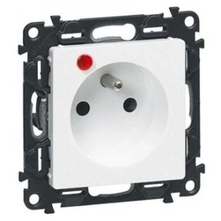 Valena Life zásuvka 2p+t s clonkami a automatickými svorkami bílá s přepěťovou ochranou Legrand 753180