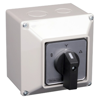 Krabicový vačkový přepínač motoru hvězda-trojúhelník Tracon TKM-32/CT 400V, 50Hz, 32A, 11kW, 64×64mm, IP44