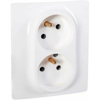 Legrand Niloé dvojzásuvka bílá s clonkami 764543
