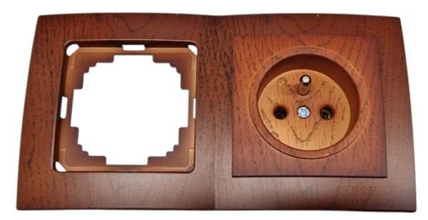 Použití rámečku SEZ E2/D2 dekor třešeň