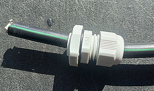 Nejčastější použití těsnící vývodky PG9 je pro kabel CYKY-J 3x2,5